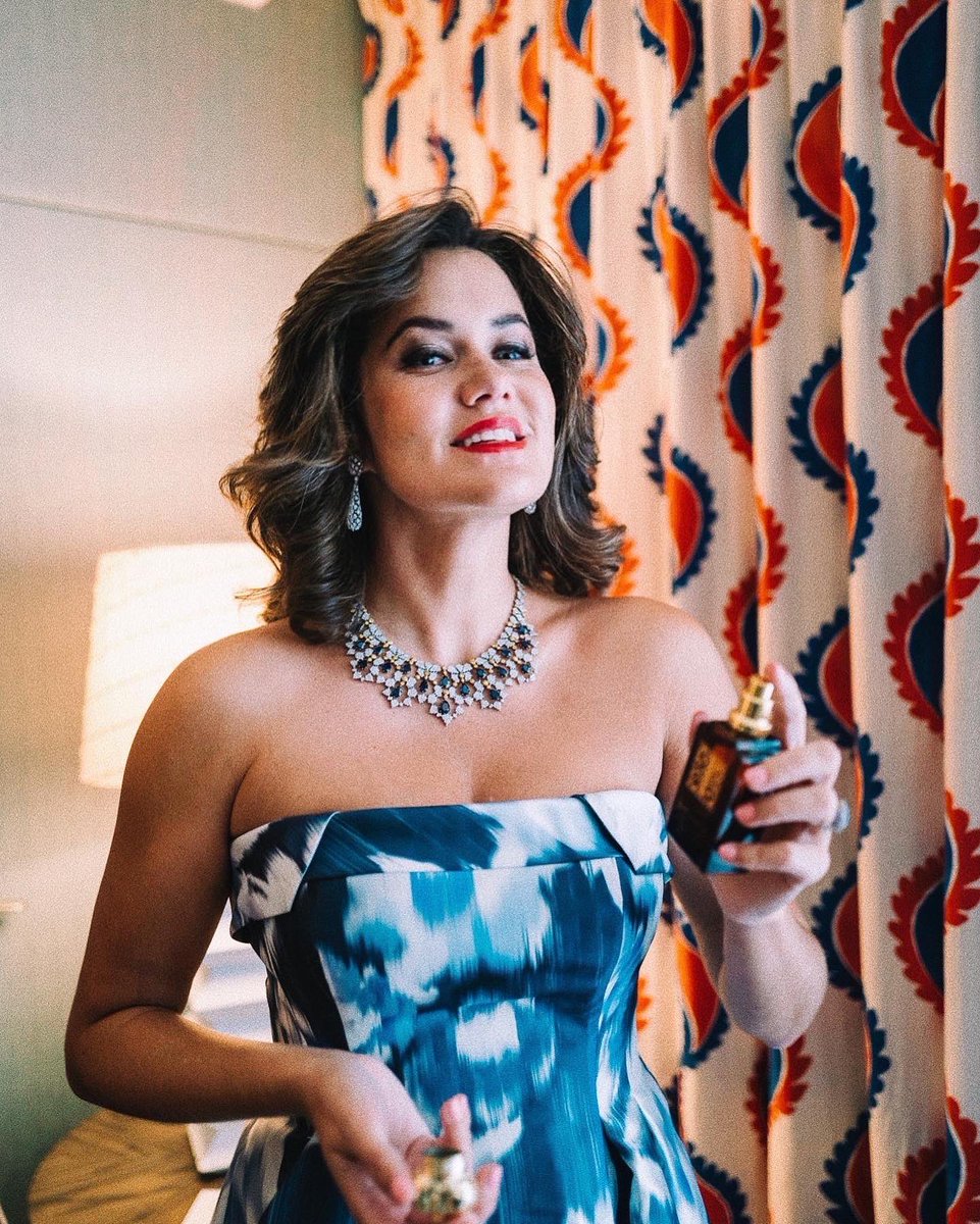 ClivePerfume's tweet photo. I Woody Floral was the perfect way for @RosieLondoner to treasure her night at the @Bafta awards as she wafted into the Royal Albert Hall in a cloud of citrus jasmine finished with a subtle hint of oud.
#AllYouNeedIsClive #ThePrivateCollection #CliveChristianPerfume https://t.co/1WmI0C7vZl