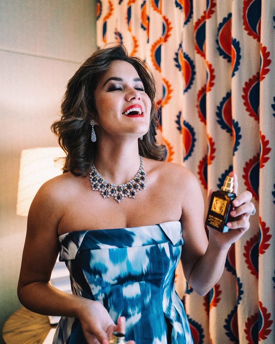 ClivePerfume's tweet photo. I Woody Floral was the perfect way for @RosieLondoner to treasure her night at the @Bafta awards as she wafted into the Royal Albert Hall in a cloud of citrus jasmine finished with a subtle hint of oud.
#AllYouNeedIsClive #ThePrivateCollection #CliveChristianPerfume https://t.co/1WmI0C7vZl