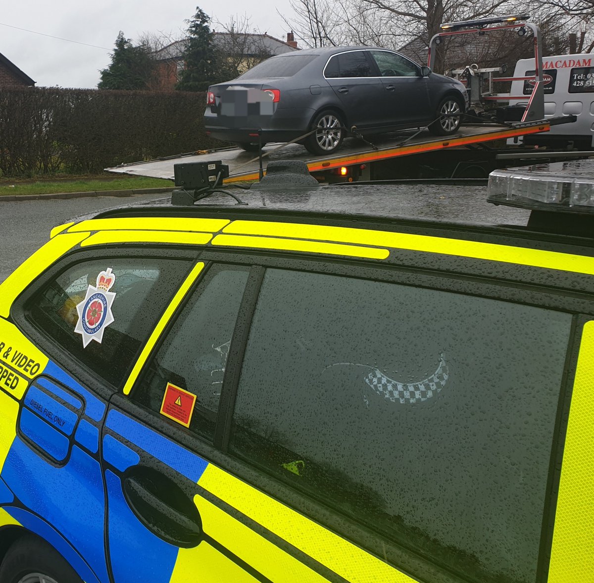 LancsRoadPolice's tweet photo. Vehicle on M55 towards Blackpool at high speed was pursued by #HO52
Stopped as it approached officers with 'Stinger'
Checks and searches to find out why discovered no insurance and a large quantity of cash on board
Driver arrested for money laundering
#T1TacOps #T3TacOps #165 https://t.co/qqF9xY90kx