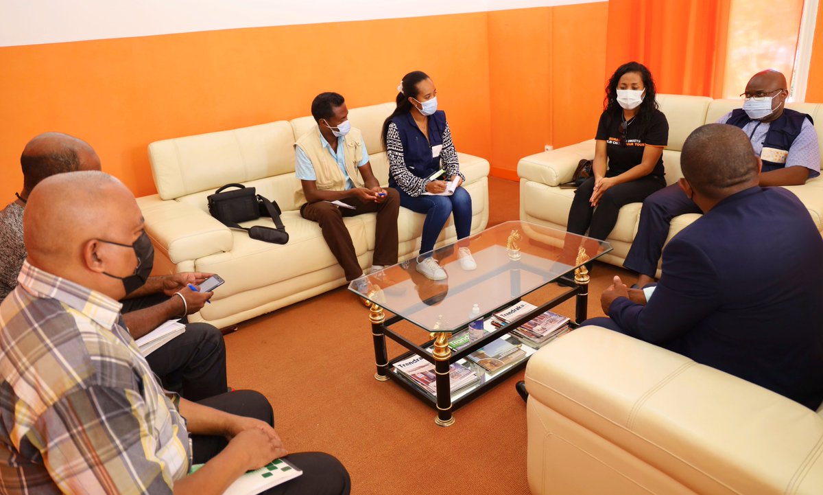 UNFPAMadagascar's tweet photo. "It's our duty to protect women & girls,"
said the Gov of Anosy region, Grand Sud🇲🇬, Mr RAHARIMBOLA Jocelyn, during a courtesy visit by @UNFPA team today.
Talks focused on strengthening access to sexual & reproductive #HealthRights for women/girls & ending #GenderBasedViolence https://t.co/vbPRzsRIdC