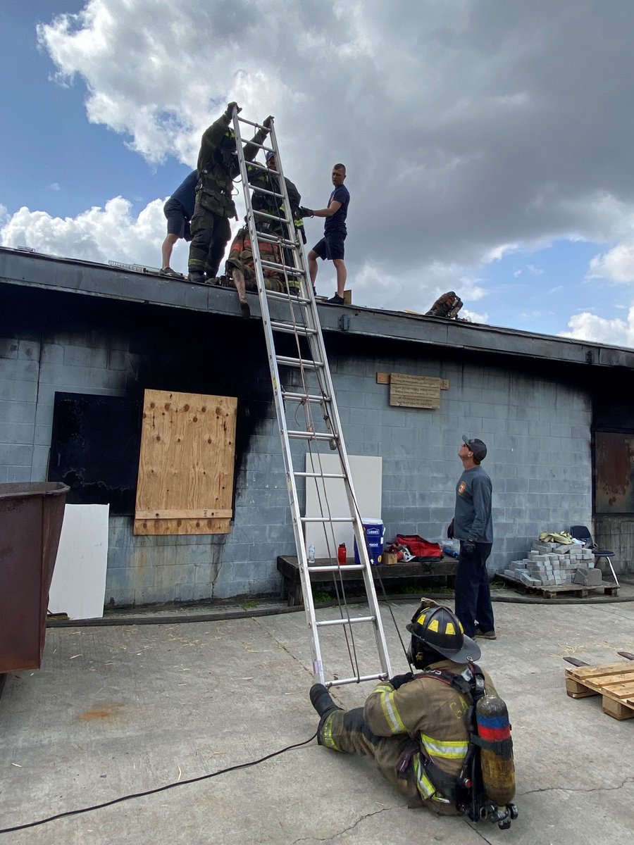 NC_OSFM's tweet photo. Great week at Breathing Equipment School at Gaston College! Our OSFM Instructors are teaching safety & survival skills to over 50 #firefighters from across the state participating in physically and mentally stressful situations. #FIRE #ncfireservice #FirePrevention #BeSafe https://t.co/qO1AiMHtsv