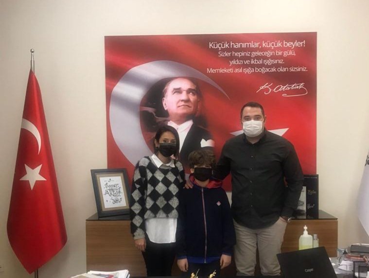 bkbeylikduzu's tweet photo. TÜBİTAK tarafından düzenlenen 16. Ortaokul Öğrencileri Araştırma Projeleri Yarışması'nın İstanbul -Avrupa bölgesinden katılan 625 projeden, ön elemeden geçen Atakan ERDEM öğrencimizin hazırlamış olduğu “Sudan İzler” projesidir. Öğrencimizi ve danışman öğretmenimizi tebrik ederiz. https://t.co/wgvO8mSUCp