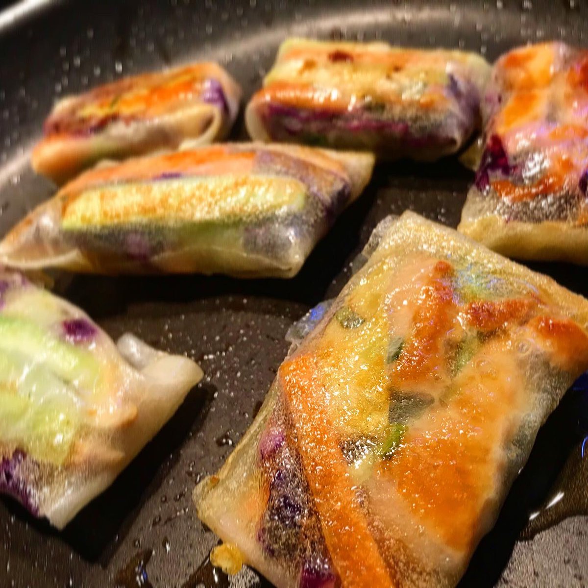 SweMetalChef's tweet image. First time making spring rolls. Test subject gave two thumbs up! \m/ #springrolls #peanutsauce #chicken #vegetables