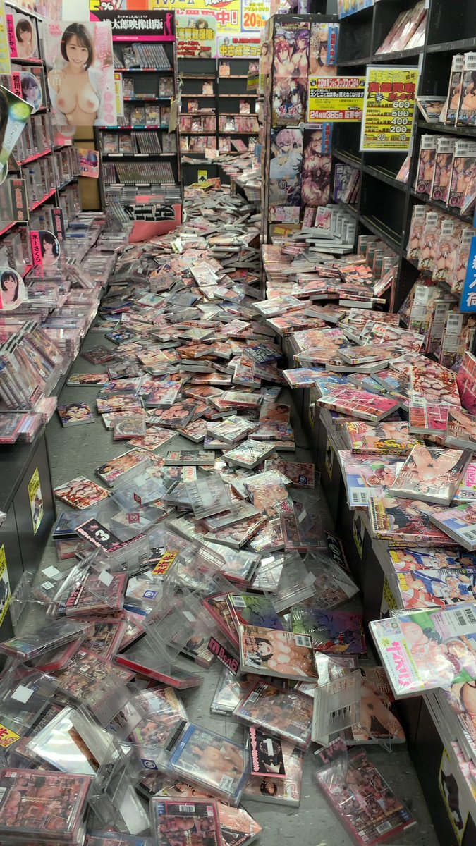 megamegaverse's tweet photo. This image was how I found out there has been an earthquake in Japan... https://t.co/GkqgUWw0iO