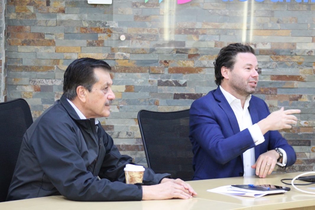 AguasdeSaltillo's tweet photo. Tejiendo alianzas con #COECYT,#CINTTEC y #COPERES,trabajando la co-creación de proyectos innovadores que permitan ser resilientes ante la sequía de la región.Hoy tuvimos visita de sus 3 Directores respectivamente,Dr.MarioValdez,Ing.ManuelFlores y el Lic.JoséRuiz.#Saltillo #AGBAR https://t.co/OFE4ELMxs6
