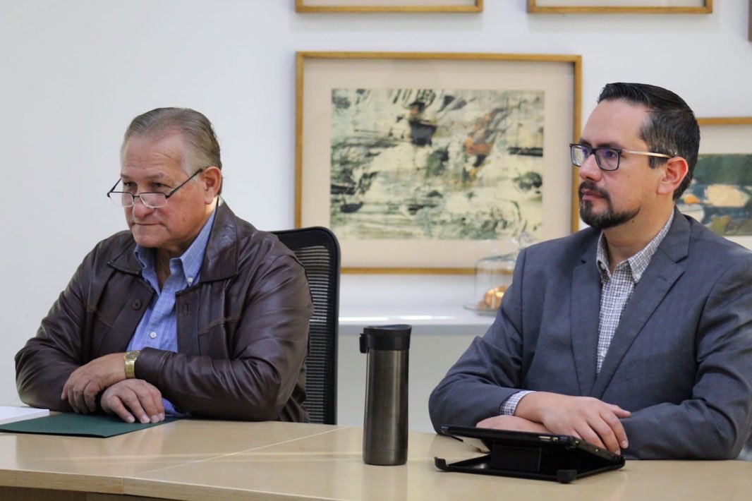 AguasdeSaltillo's tweet photo. Tejiendo alianzas con #COECYT,#CINTTEC y #COPERES,trabajando la co-creación de proyectos innovadores que permitan ser resilientes ante la sequía de la región.Hoy tuvimos visita de sus 3 Directores respectivamente,Dr.MarioValdez,Ing.ManuelFlores y el Lic.JoséRuiz.#Saltillo #AGBAR https://t.co/OFE4ELMxs6