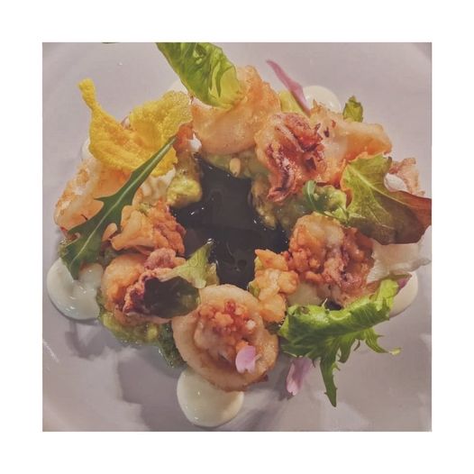 Restaurant La Dolce Vita Eindhoven Florian Kaso Alessandro Costa:
Calamari fritti.
Gebakken calamari .
Calmars frits.
Frittierter Tintenfish.
Fried calamari.
Italian Fine Dining Euro-Toques Nederland.