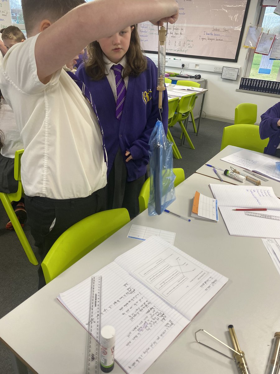 BirchwoodCE's tweet photo. Year 5 had a great afternoon for #BritishScienceWeek2022 investigating the force of gravity with different objects. They thoroughly enjoyed exploring and pattern spotting the weight of the object and gravitational force🍎 @allaboutstem @priscigeeks #bcepsscienceweek #bcepsscience https://t.co/hKa2I1JA9U
