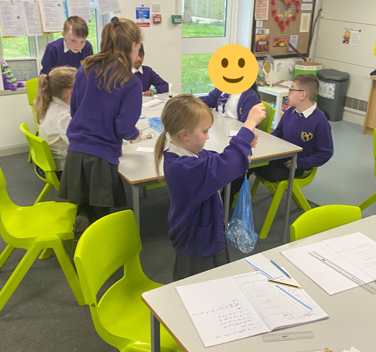 BirchwoodCE's tweet photo. Year 5 had a great afternoon for #BritishScienceWeek2022 investigating the force of gravity with different objects. They thoroughly enjoyed exploring and pattern spotting the weight of the object and gravitational force🍎 @allaboutstem @priscigeeks #bcepsscienceweek #bcepsscience https://t.co/hKa2I1JA9U