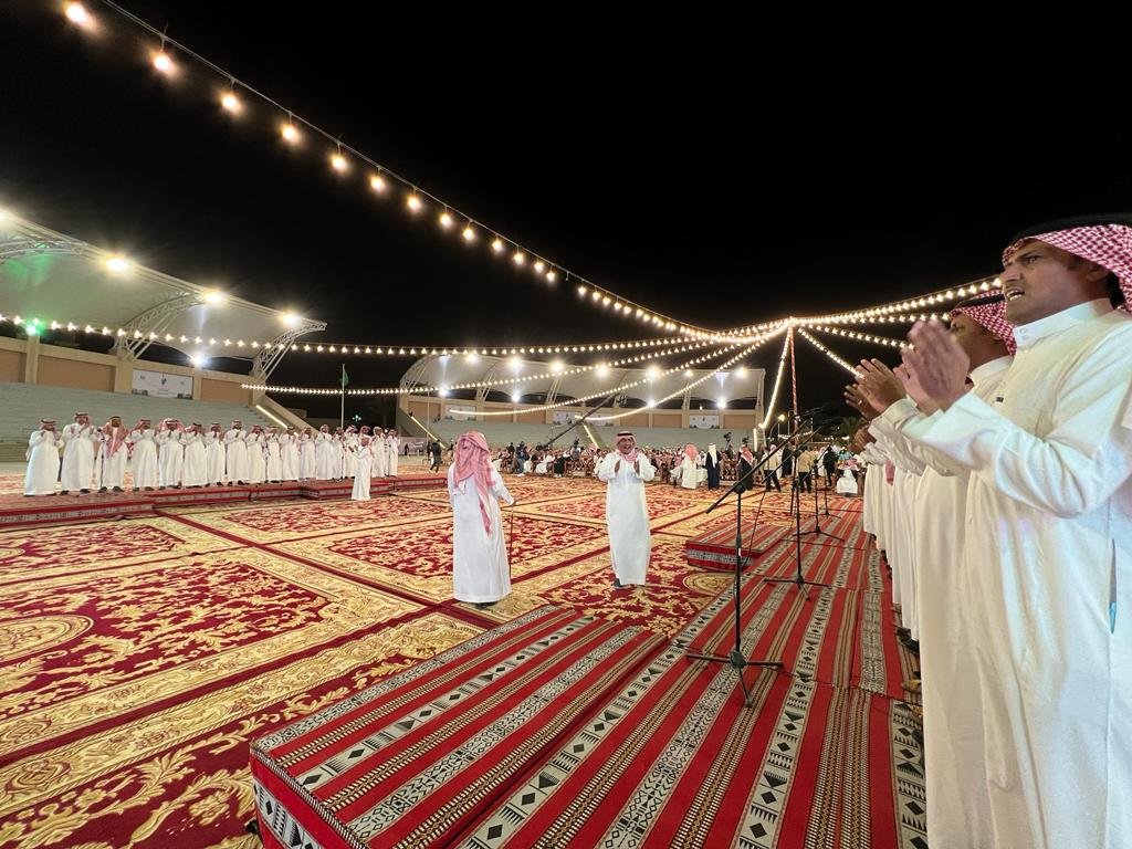 Amanatalriyadh's tweet photo. في #قاف_الرياض يلتقي الموروث الشعبي بشعر المحاورة في أجواء تراثية أصيلة.. 

الفعالية تقام في ساحة العروض بالدائري الشرقي اليوم وغدًا من الـ8 مساءً حتى الـ12 ليلاً.. https://t.co/Bb70V3vV0l