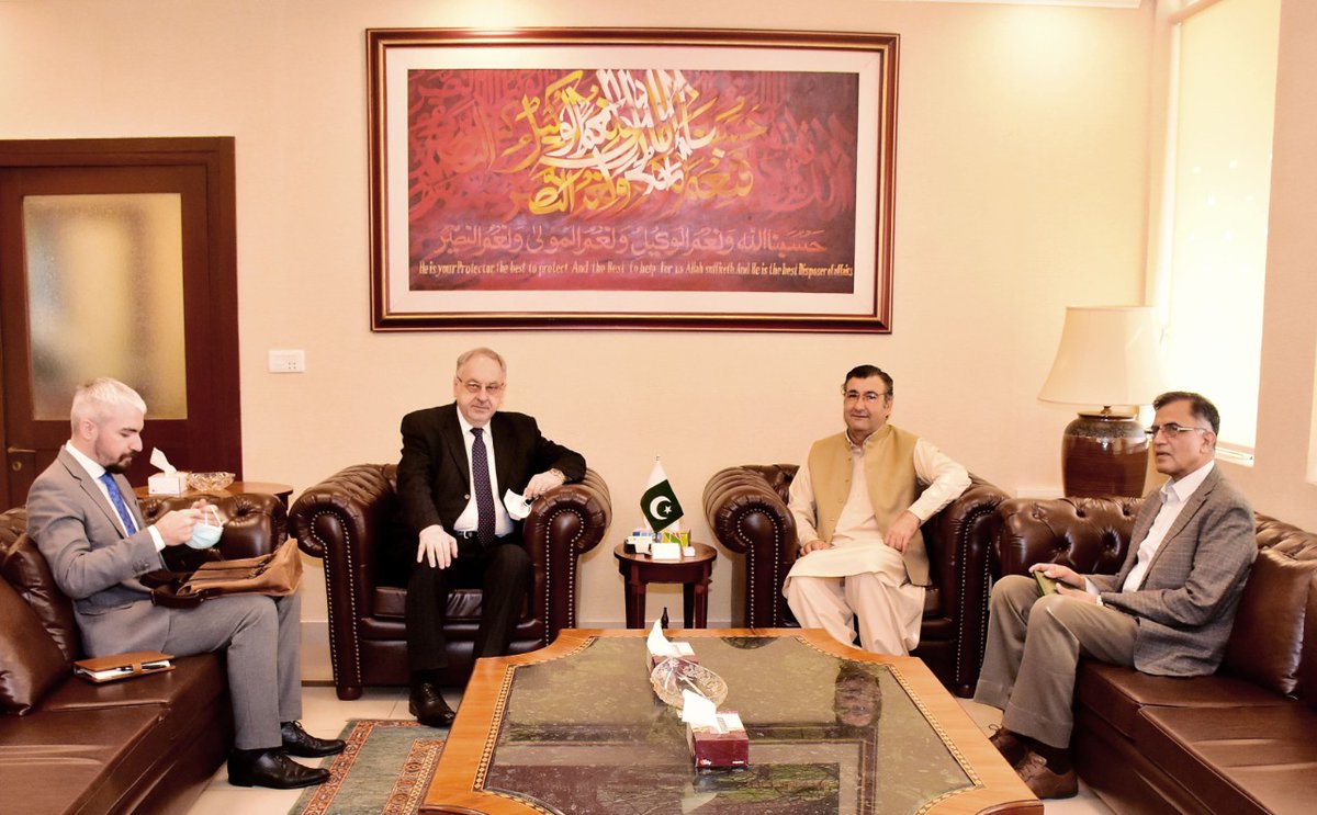 SenatorAyub's tweet photo. H.E. Nicolae Goia, Ambassador of Romania to Pakistan visited my office today and discussed ways to boost legal migration of skilled and unskilled workers. 
رومانیہ کے سفیر نکولے گویا نے سے ہنر مند اور غیر ہنر مند ورکرز کی قانونی مائیگریشن کو فروغ دینے کے طریقوں پر تبادلہ خیال کیا https://t.co/RdZ2f6zEZK