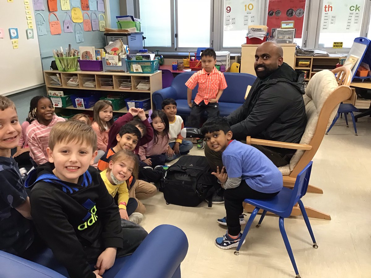 MrsAndreuzzi's tweet photo. Thank you Mr. Anthrayose for visiting our class; we were very interested in your job as a graphic designer and photographer
@MeadowDriveElem #mineolaproud https://t.co/zGsE4UtTCU