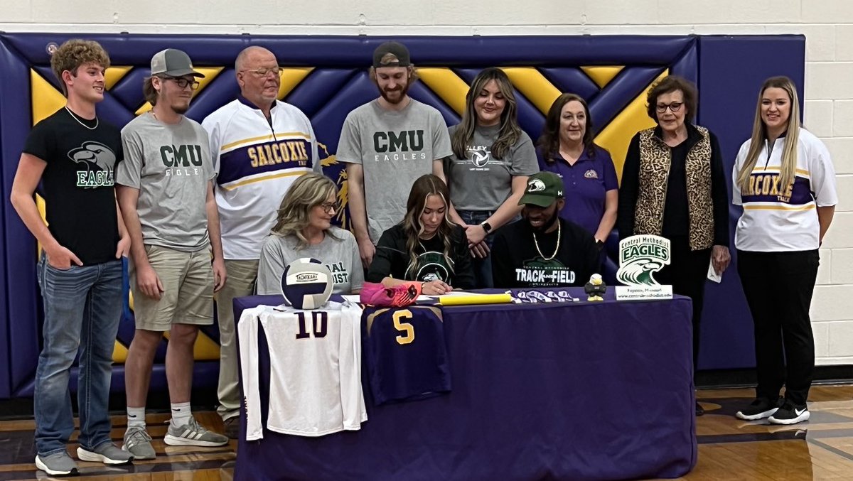CoachKenny__'s tweet photo. Pen to Paper
🖋🖋🖋🖋
McKenna Bass
Sarcoxie HS
@mckenna_904
@cmuxctf
#ComeEarnYourWings
#CommitToCentral
🟢⚪🦅🟢🟢⚪🦅 https://t.co/T4hr3z34wo