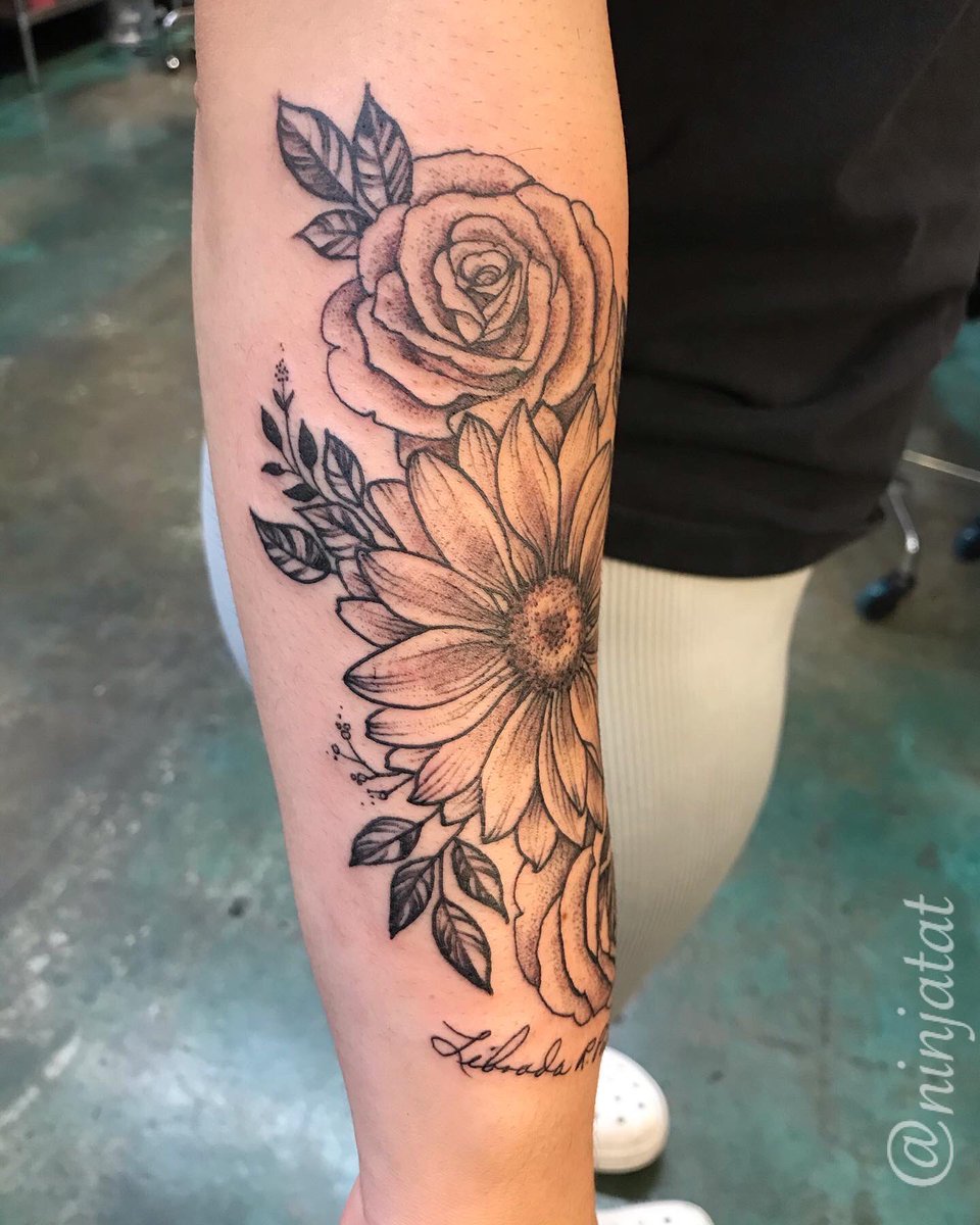 ninjatat's tweet photo. #floral #flowers #tattoo #inked #ink #ninjatat https://t.co/YtXXTXUnMj