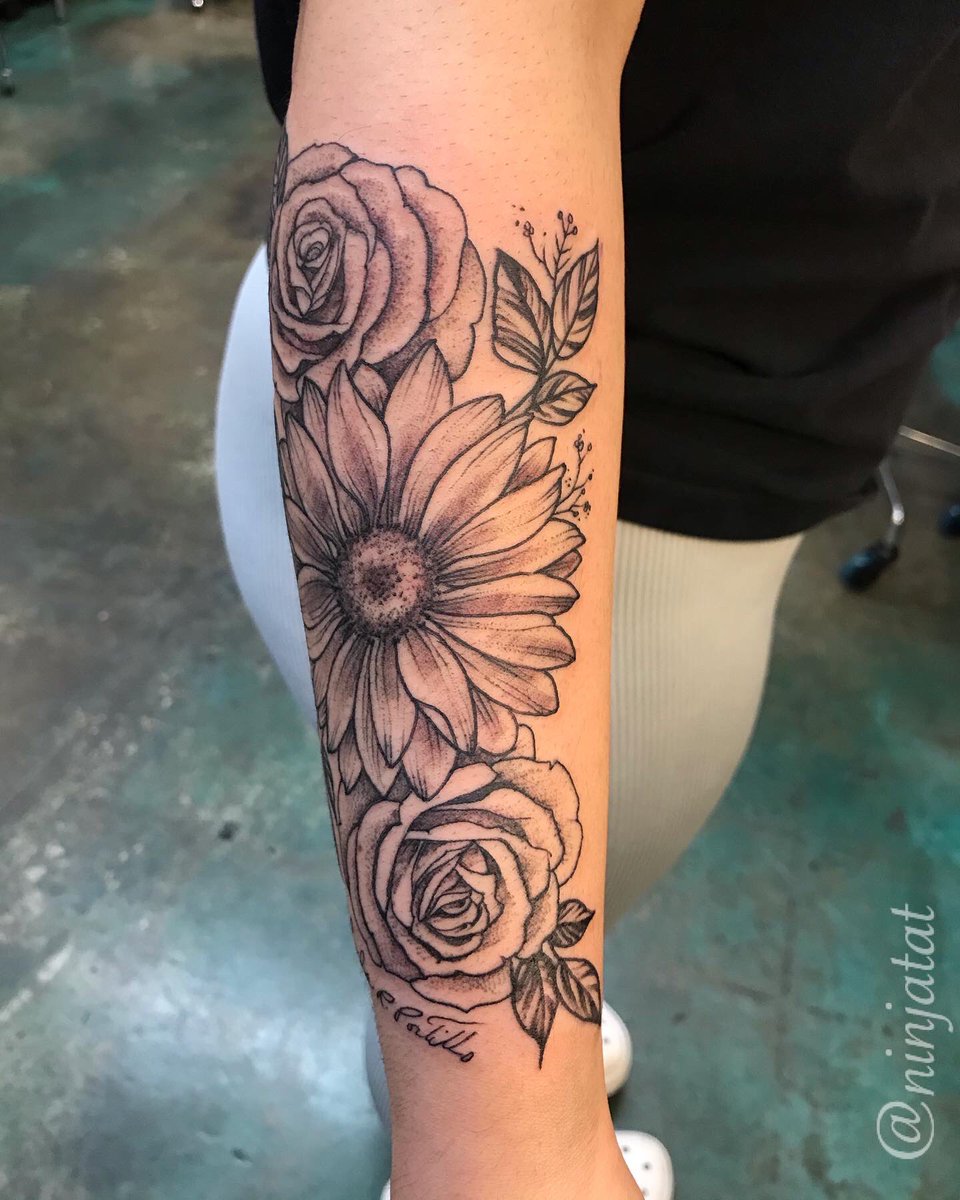 ninjatat's tweet photo. #floral #flowers #tattoo #inked #ink #ninjatat https://t.co/YtXXTXUnMj