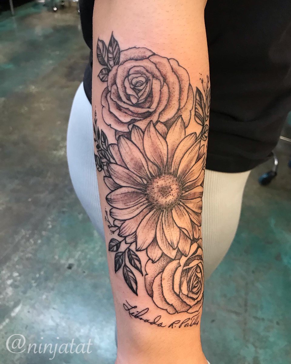 ninjatat's tweet photo. #floral #flowers #tattoo #inked #ink #ninjatat https://t.co/YtXXTXUnMj