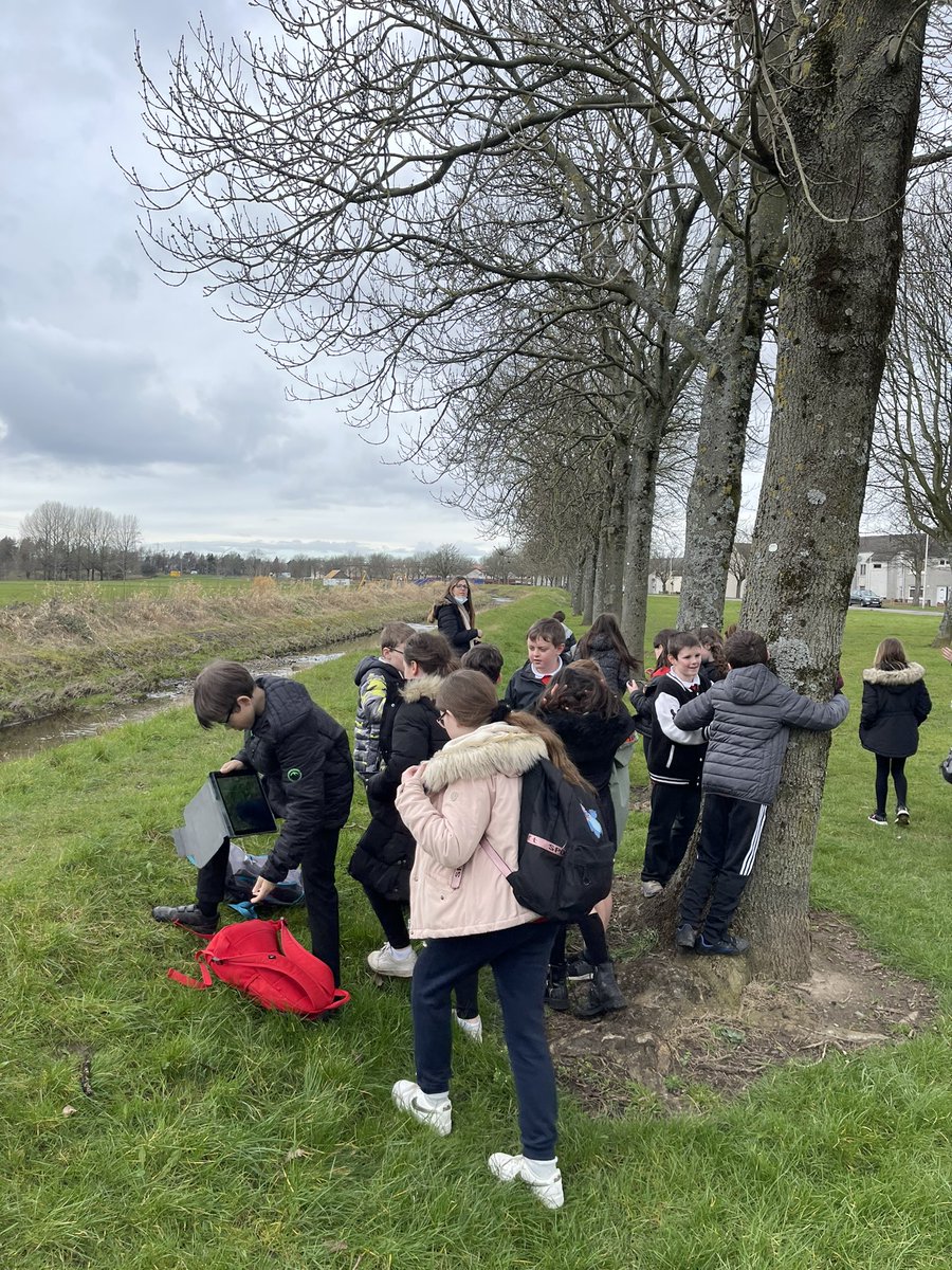 BowhouseP2's tweet photo. This afternoon as part of our STEM Project on flood protection we walked around our local area for ideas to see how we can create our own flood protection scheme! @FMorrisonSTEM We had a great time and discovered lots of information 🌊👷‍♀️🥽 https://t.co/TZNH4OODI1