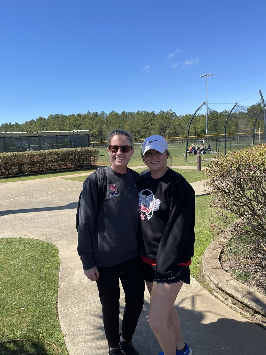 Love seeing former MMC/UTS players coaching! <a href="/hannah_hayes___/">Hannah Hayes</a> and Taylor Ferguson McRae met up in Gulf Shores this week.