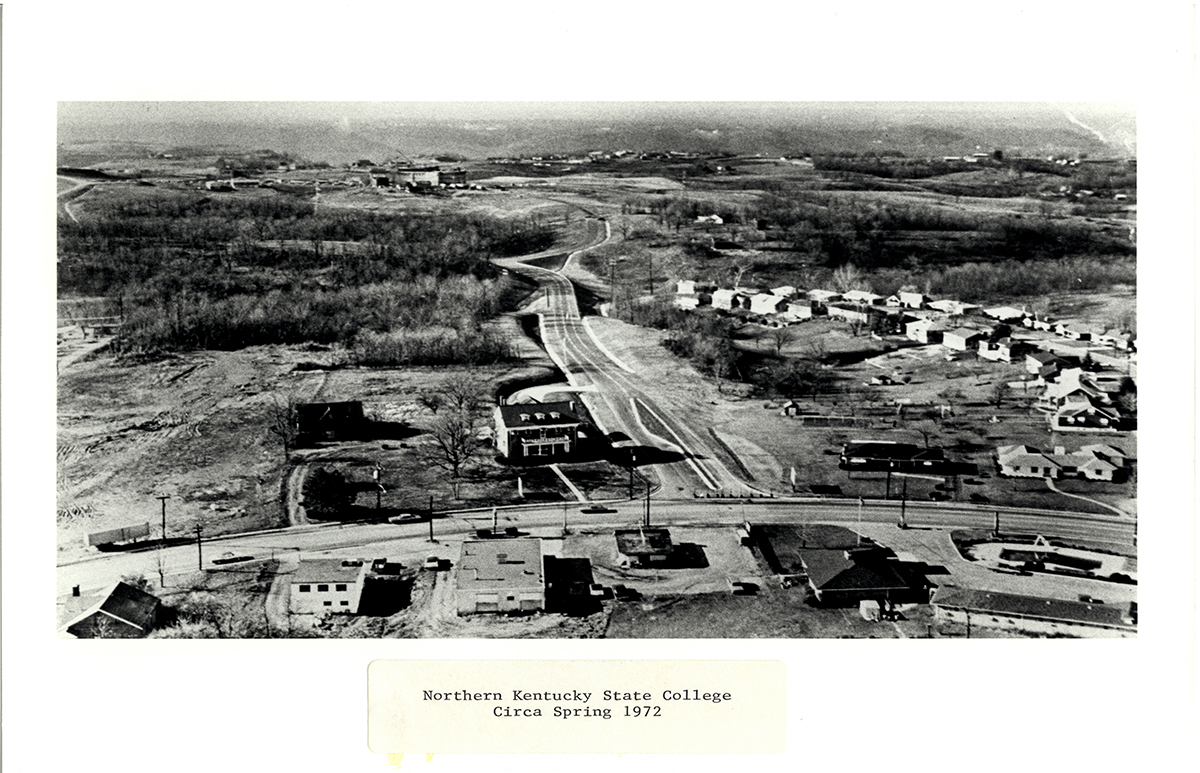 Steely_Library's tweet photo. NKU has come a long way in 54 years!🤯 
Fun fact: Governor Louie B. Nunn signed the bill giving birth to NKU (NKSC at the time) in 1968. We did not break ground until 1971. #NKUFoundersDay 

Photographs courtesy of the Schlachter University Archives, W. Frank Steely Library https://t.co/j8gneGtXdj