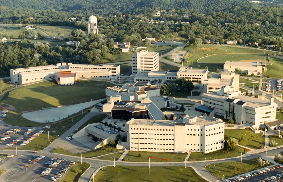 Steely_Library's tweet photo. NKU has come a long way in 54 years!🤯 
Fun fact: Governor Louie B. Nunn signed the bill giving birth to NKU (NKSC at the time) in 1968. We did not break ground until 1971. #NKUFoundersDay 

Photographs courtesy of the Schlachter University Archives, W. Frank Steely Library https://t.co/j8gneGtXdj