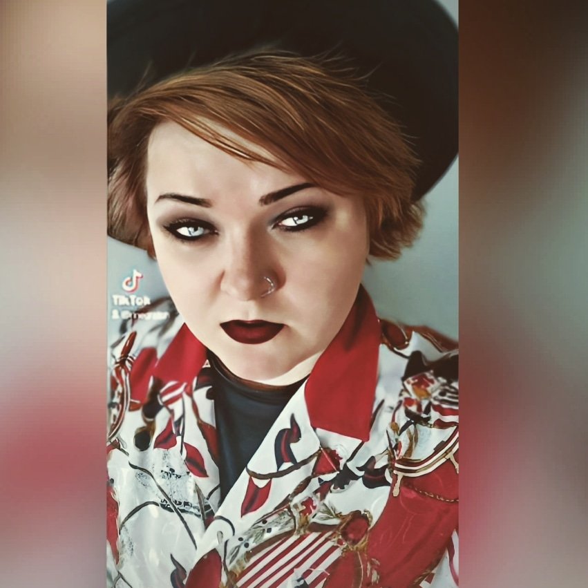 Rinegratch's tweet photo. #NewProfilePic #glamily #glamberts #adamlambert #lesbian #mascfemme https://t.co/9jyrvLFRs1