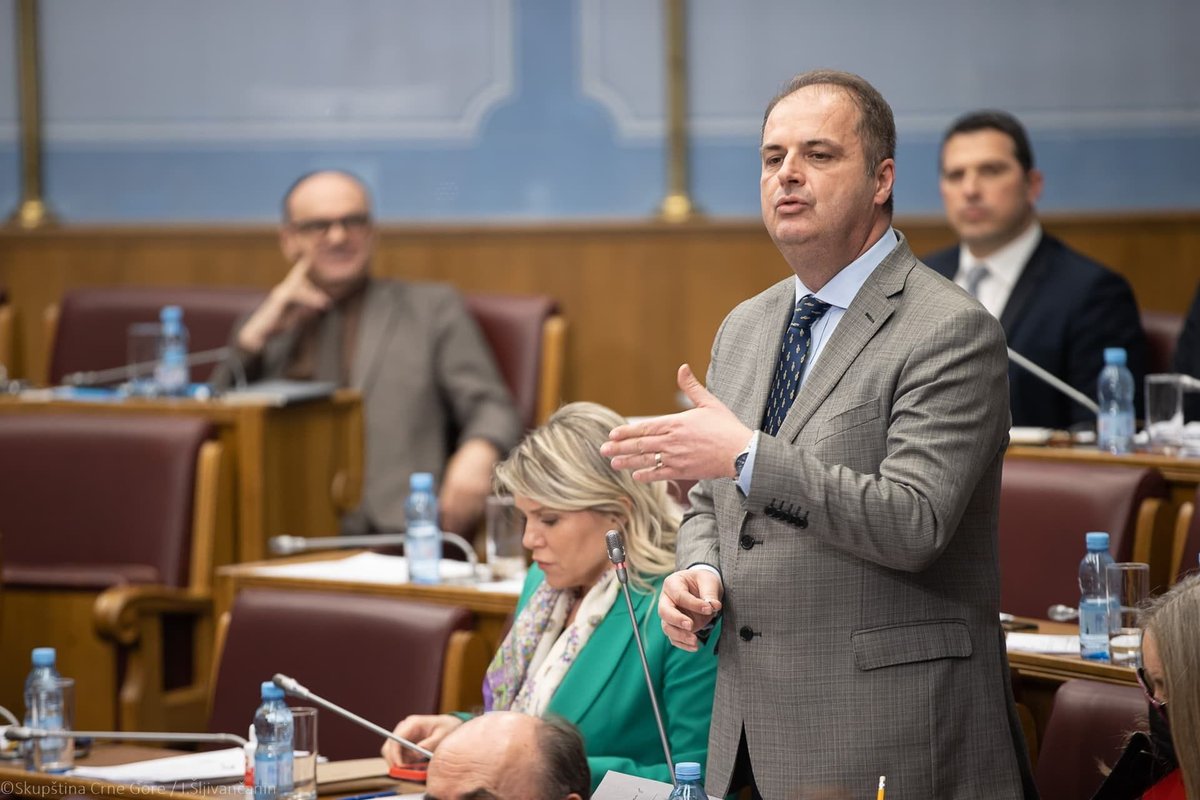 Nimanbegu: Sastanak bi bio prekinut da nije bilo moje intervencije
dnevno.me/Politika/-/nim…