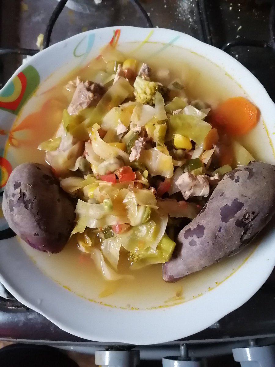 PedriMercado's tweet photo. Siempre hay una primera vez para convertir un pescado en comida para 10 personas. https://t.co/1Dh6zbg5Yi
