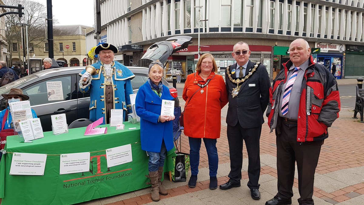 Thanks @WorthingMayor, Mayoress, @CoolTownCrier & Worthing Shakers member Ted for helping @NatTremor information stand today. We certainly spread word of neurogical Essential Tremor to passers by! 🤗😎