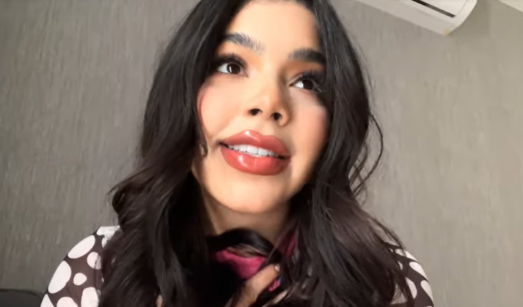 hottiekos's tweet photo. que labial usas mami? 😋 @keniaos https://t.co/tVvHY56E4d