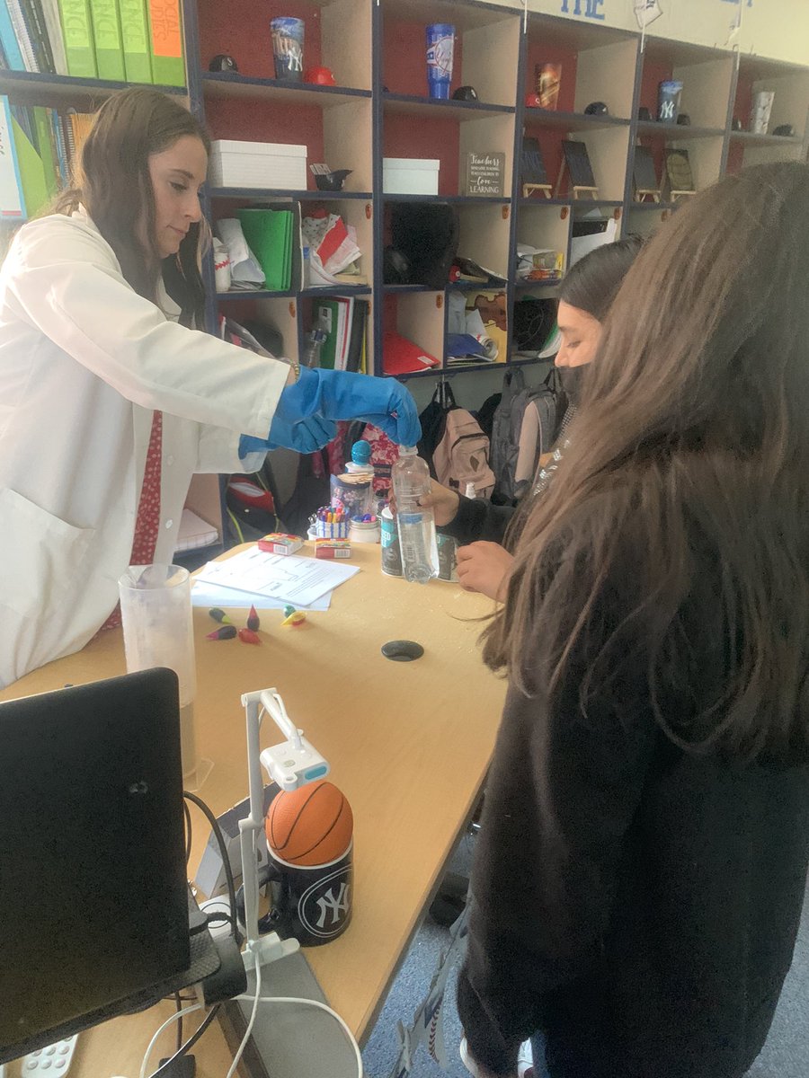 NeabscoPrincip1's tweet photo. Our 5th grade scientists are learning about mixtures and solutions today in @MsSpecioso’s class! @PWCSNews @blevecchi @PaulBScott1 https://t.co/dcSleVicXq