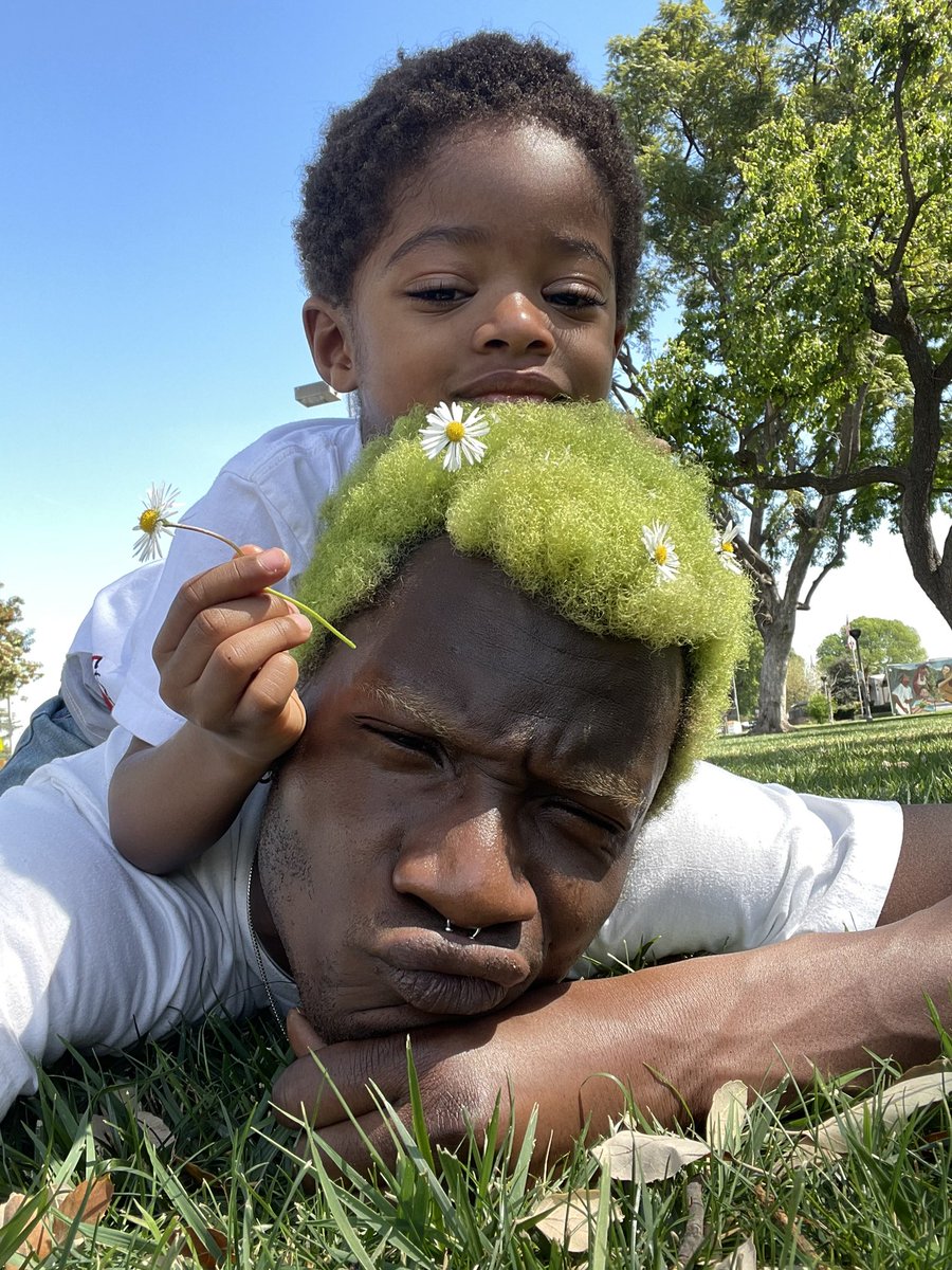 AdonisBosso's tweet photo. “Smell it and be happy”🌼
-Saphir Bosso https://t.co/Juby3lL8fJ