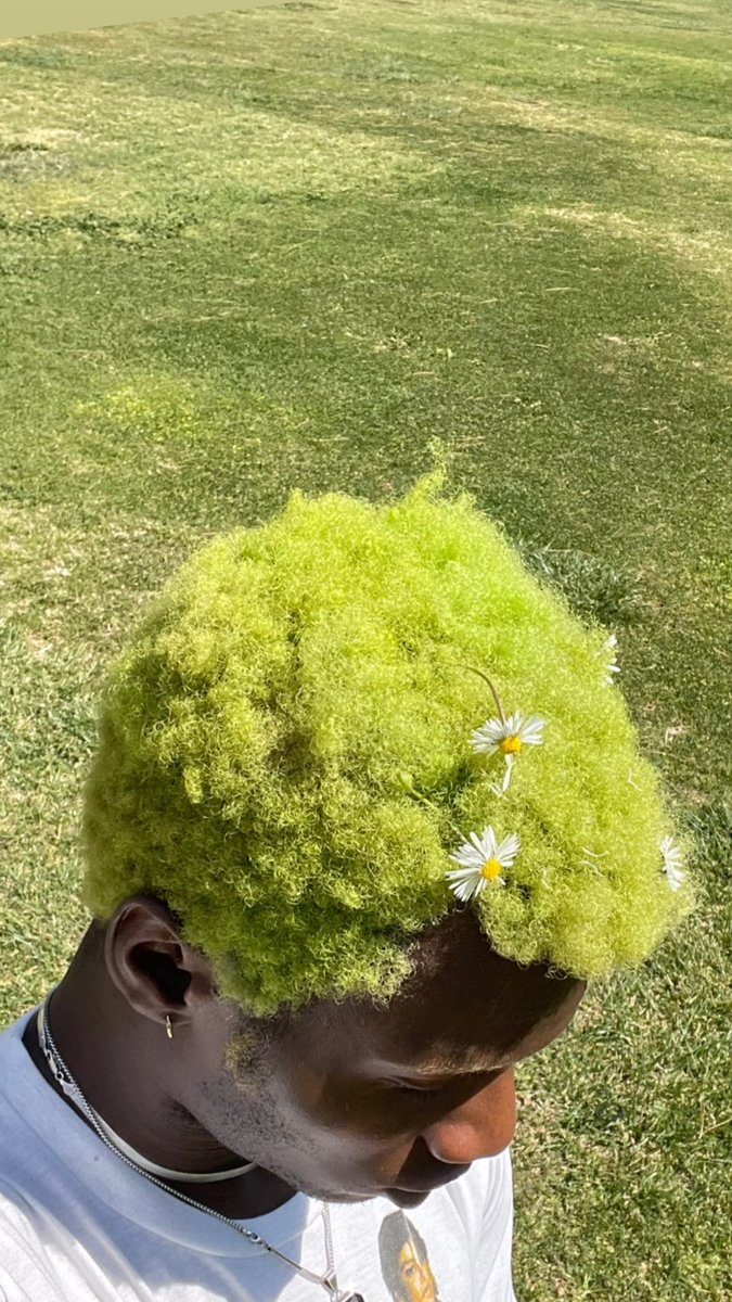 AdonisBosso's tweet photo. “Smell it and be happy”🌼
-Saphir Bosso https://t.co/Juby3lL8fJ