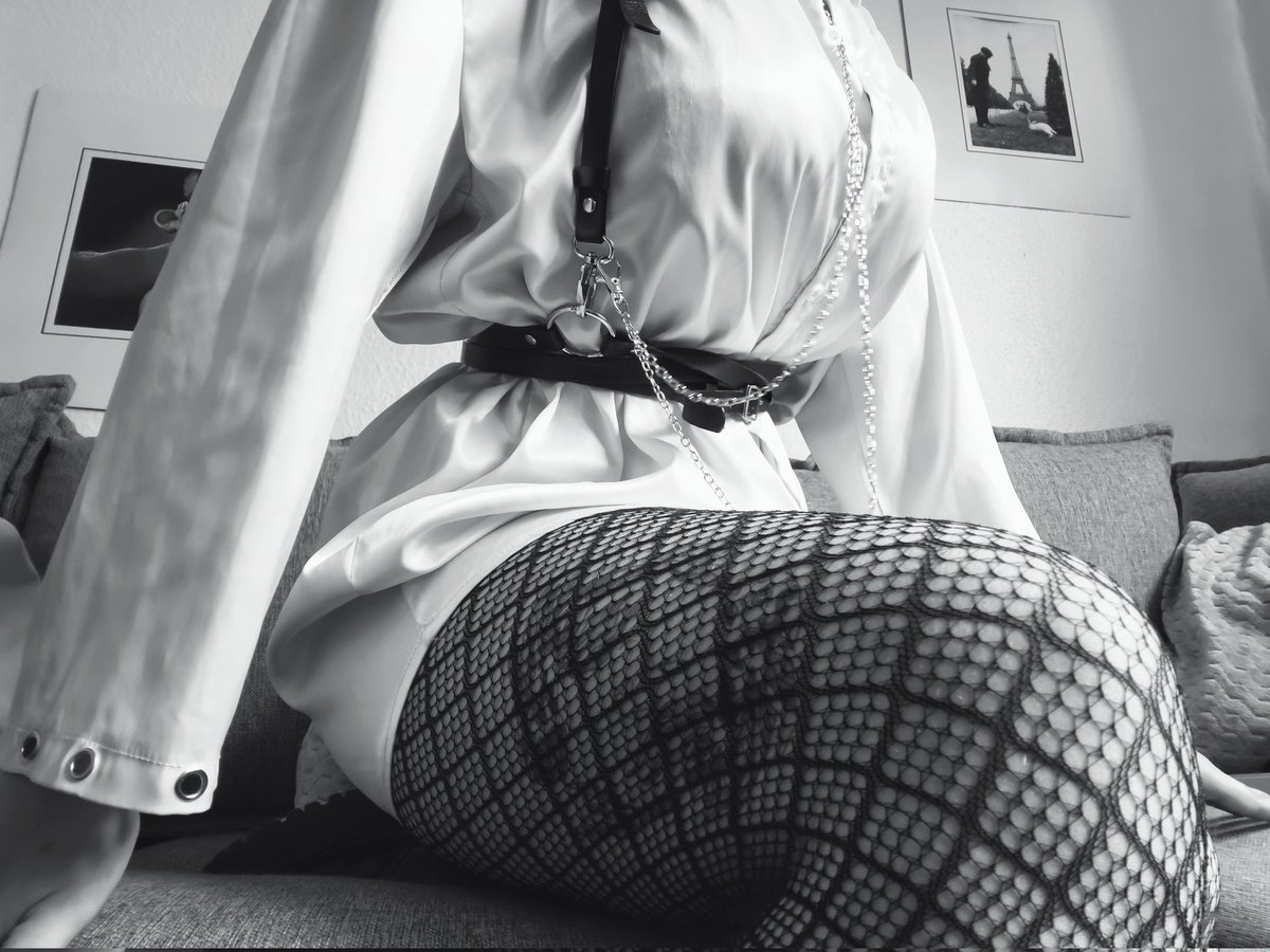 mxnon_grc's tweet photo. Dark in black and white https://t.co/XkTSxZsePQ