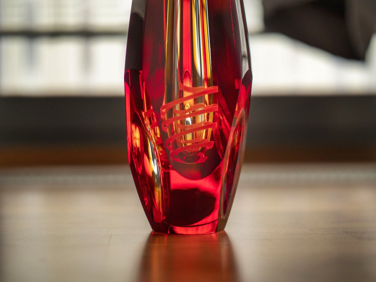 FireSignature's tweet photo. Made on fire 🔥 from the finest crystal, then handcrafted into timeless elegance like glowing embers in your home.
>> Discover https://t.co/IgSt1jlh2y <<
.
.
.
#contemporaryglass #glassdesign #fire #flameworking #red #artdaily #inspiredbynature #craftsmanship https://t.co/Gt1rIeYDrn