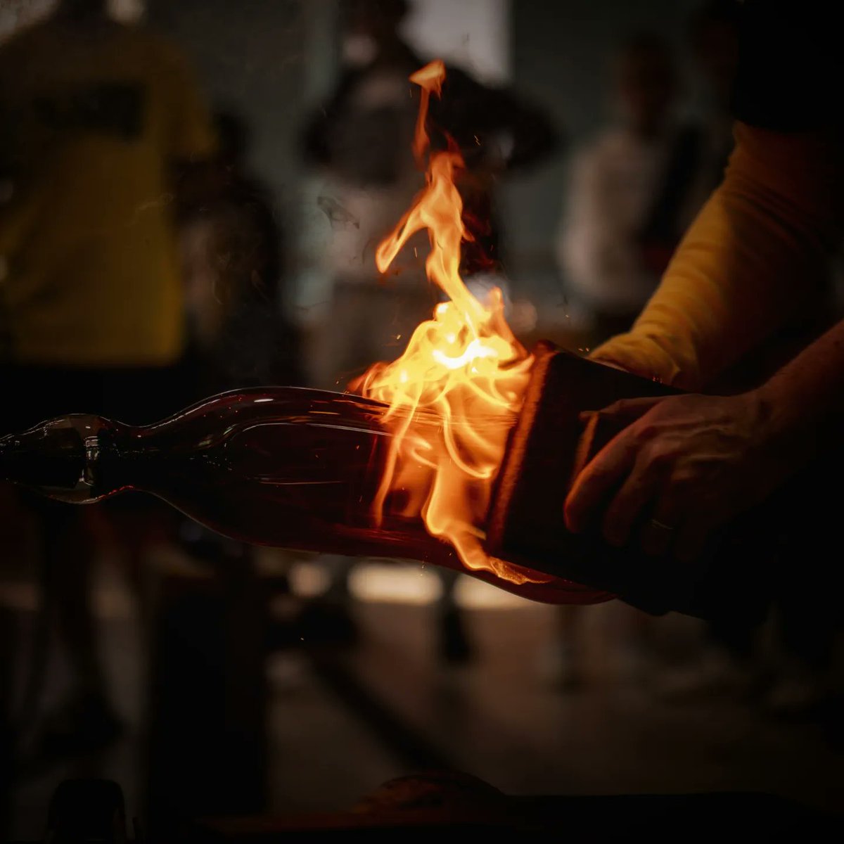 FireSignature's tweet photo. Made on fire 🔥 from the finest crystal, then handcrafted into timeless elegance like glowing embers in your home.
>> Discover https://t.co/IgSt1jlh2y <<
.
.
.
#contemporaryglass #glassdesign #fire #flameworking #red #artdaily #inspiredbynature #craftsmanship https://t.co/Gt1rIeYDrn