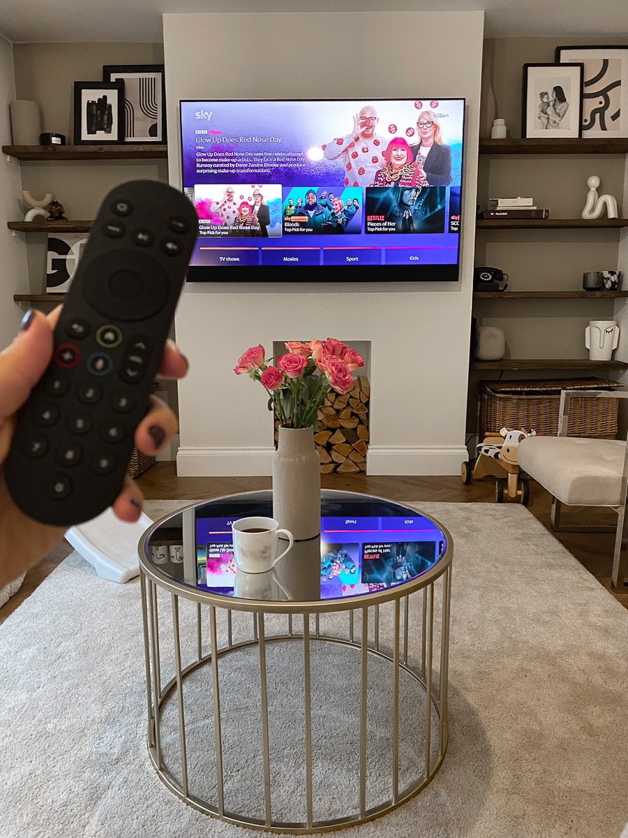 #AD We have had our @SkyUK #SkyGlass TV for a while now & I’m obsessed. No boxes or wires just one plug 👏 It comes in 5 colours, 3 sizes so there’s a perfect match for every interior. You can also pay monthly 🥰 To find out more - sky.com/glass?dcmp=snt…