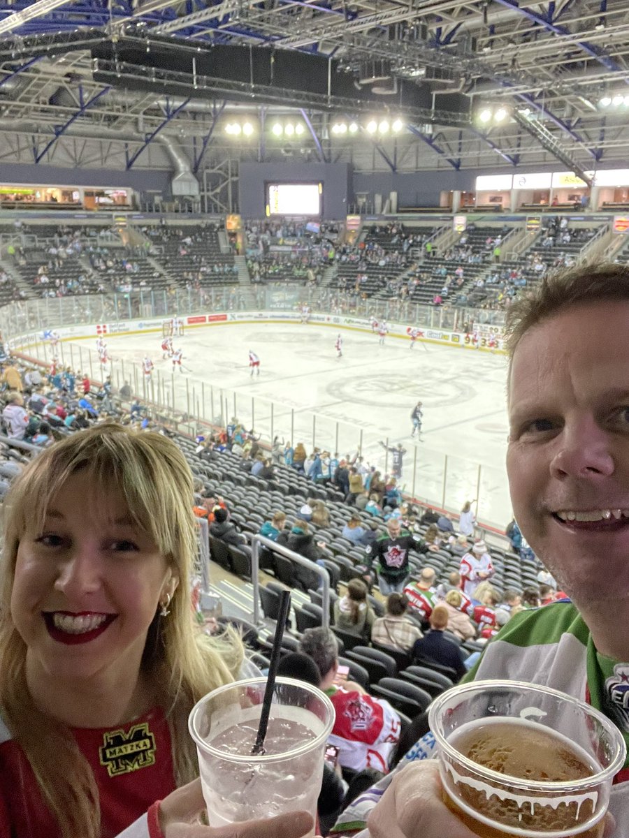 SuterStacey's tweet photo. Challenge cup final: @BelfastGiants v @cardiffdevils with these two @GerJDav &amp; @Taff34 😈🏒🤟🏼🍻 
#cardiffdevils https://t.co/xMEycRGwdn