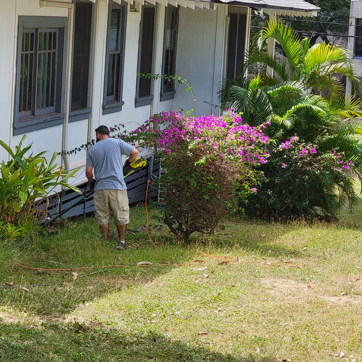 HUGSHawaii's tweet photo. Big mahalo to our good friends at @NewHopeLeeward   who recently gave up their #saturday morning to help  get the HUGS house ready for our first in-person family event in over two years. #HUGSHawaii #40yearsofHUGS #givingback https://t.co/ZH0VXW6iH2