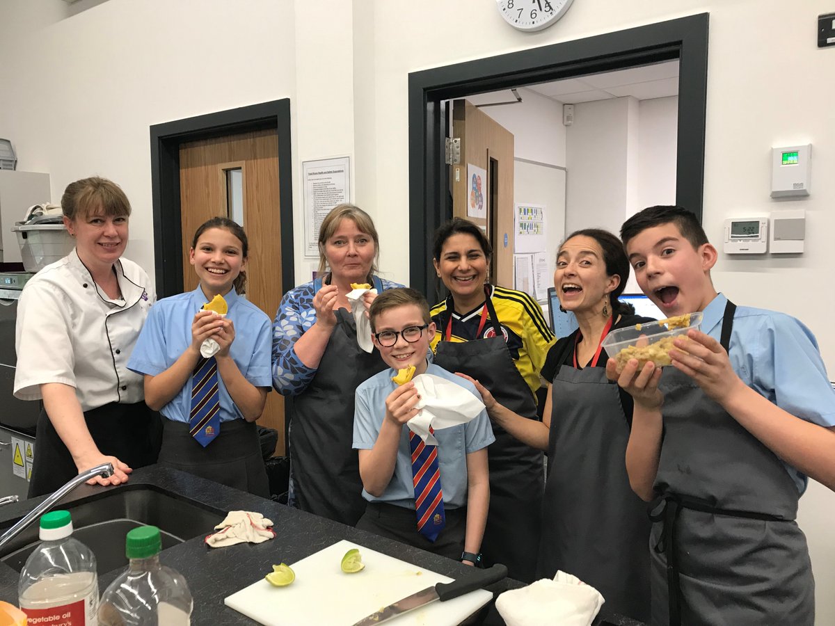 KingsSchoolOSM's tweet photo. Fabulous fun celebrating all things #Colombian with Cris and Sandra tonight making delicious ‘empanadas’. Thanks to @KingsSchoolOSM staff for supporting this event in #MulticulturalMarch. #AchievementforAll https://t.co/eSu23vBEVX