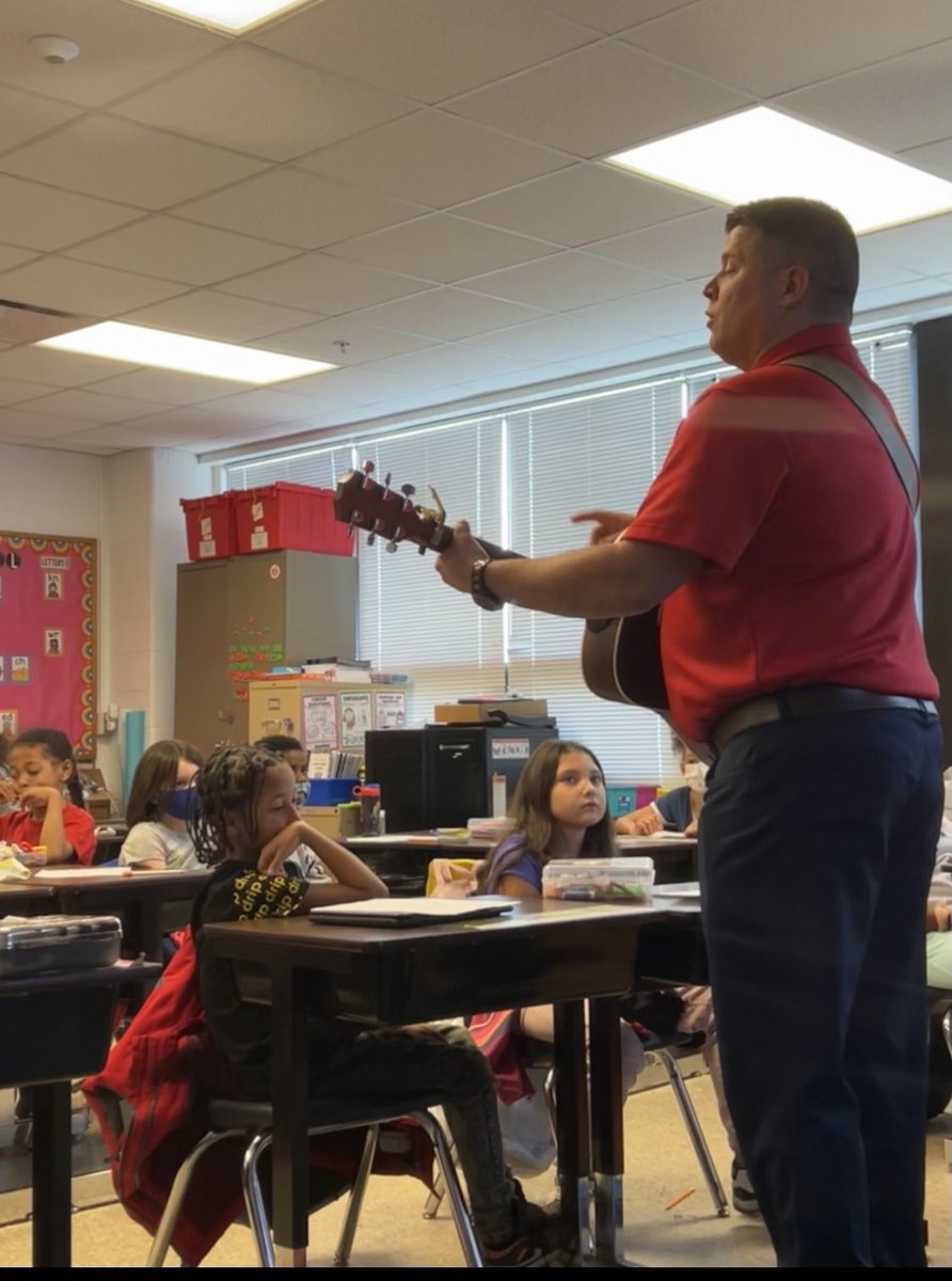 GreenwoodElemen's tweet photo. Smiles, laughter, dancing, and most of all LEARNING…AP Sharfe is teaching 2nd graders the connection between music and poetry!💚🐊🎶 @JamieraJohnson @KentuckyHarp @JeoffL https://t.co/eEEeNfwOgL