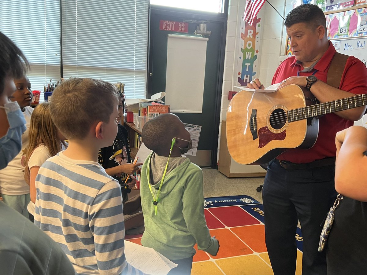 GreenwoodElemen's tweet photo. Smiles, laughter, dancing, and most of all LEARNING…AP Sharfe is teaching 2nd graders the connection between music and poetry!💚🐊🎶 @JamieraJohnson @KentuckyHarp @JeoffL https://t.co/eEEeNfwOgL