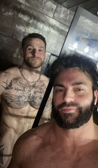 Shower time with babe😈  https://t.co/iadcZPUxxd https://t.co/pWnRB2V8Id