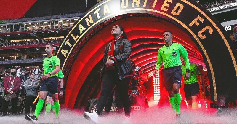 ATLUTD's tweet photo. Reshaping the city and the world on #MyFreedomDay 🌎

Behind the Stripes with Sunday's Honorary Captain and anti-human trafficking advocate, Maanya Madan.
