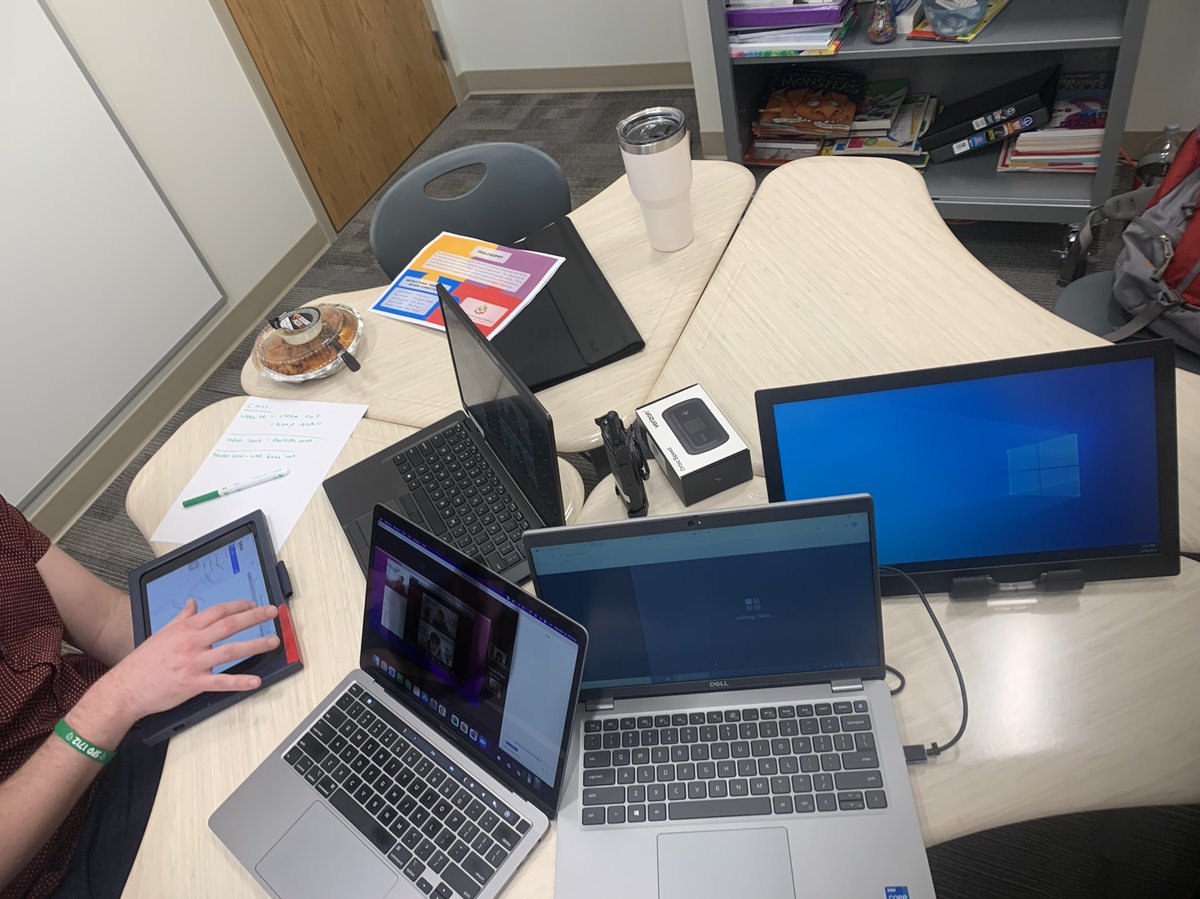 Wednesday afternoon #edtech stuff with <a href="/leepenteach/">Ricky Penland</a> at <a href="/LorewoodElem/">Lorewood Grove Elementary</a>.