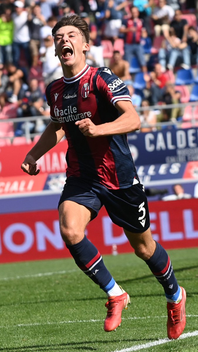 BolognaFC1909en's tweet image. Didn't think we'd forget, did you? 😉

To celebrate his first senior Scotland call-up, this week's #WallpaperWednesday is dedicated to our Wee Aaron 🏴󠁧󠁢󠁳󠁣󠁴󠁿

#WeAreOne