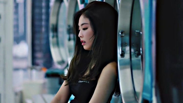 BPINKLATINO's tweet photo. ¡SOLO de #JENNIE ha superado 800M de views en YouTube! 

Ahora es el primer video de una solista femenina de K-Pop en superar esta marca y se une a @BLACKPINK como las únicas artistas femenina en tener un video con esa cantidad. 

JENNIE SOLO 800M
#SOLO800MonYT https://t.co/jzfpkEcvt9