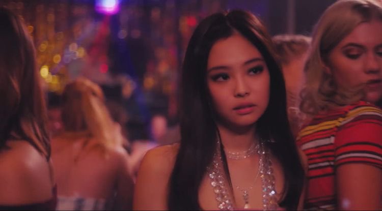 BPINKLATINO's tweet photo. ¡SOLO de #JENNIE ha superado 800M de views en YouTube! 

Ahora es el primer video de una solista femenina de K-Pop en superar esta marca y se une a @BLACKPINK como las únicas artistas femenina en tener un video con esa cantidad. 

JENNIE SOLO 800M
#SOLO800MonYT https://t.co/jzfpkEcvt9