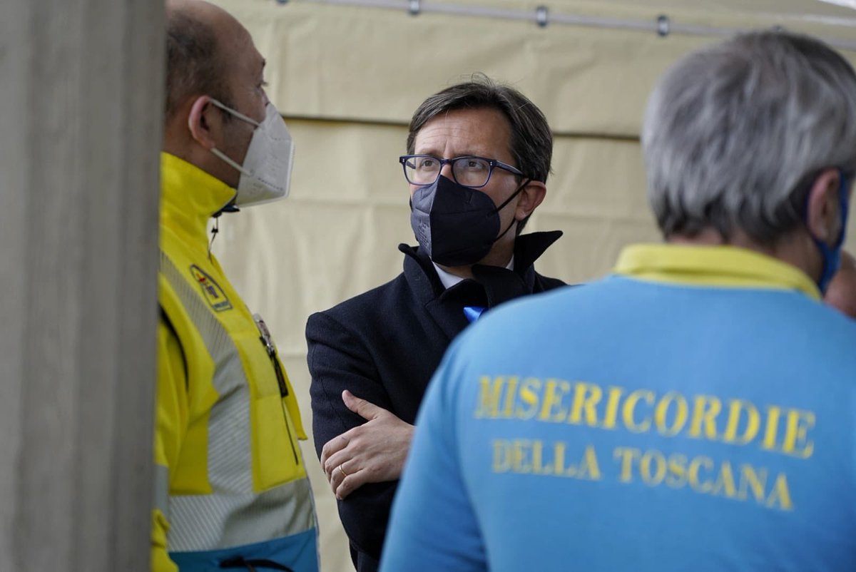 Anche oggi sono arrivati 35 rifugiati al centro di prima accoglienza della Mercafir. Grazie a Protezione Civile e volontari per il lavoro di questi giorni drammatici. Qui donne e bambini in fuga dalla guerra trovano un futuro di pace e solidarietà. Per loro Firenze c’è e ci sarà.