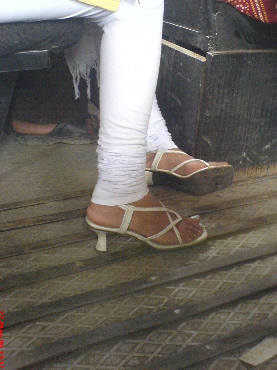 ShoeTreatment's tweet photo. Next morning, while going home from night shift, I found this gorgeous Indian girl with white tight leggings and a pair if sexy white sandals. Those sandals looked so dirty. I wanted to lick them clean for her. The other pics are of a girl in store.
#busride #indianfeet #candid https://t.co/rie2WiahcV