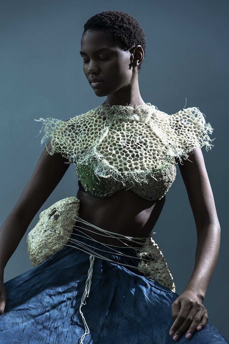 HumusAmongUs's tweet photo. Grass root fiber!! I'm bedazzled. Be bedazzled with me. 

Bio-designer/artist Zena Holloway grows sculptures and garments from grass seed. The color samples are naturally dyed with cochineal, madder + logwood 🌈 https://t.co/VoMJaSCkkS